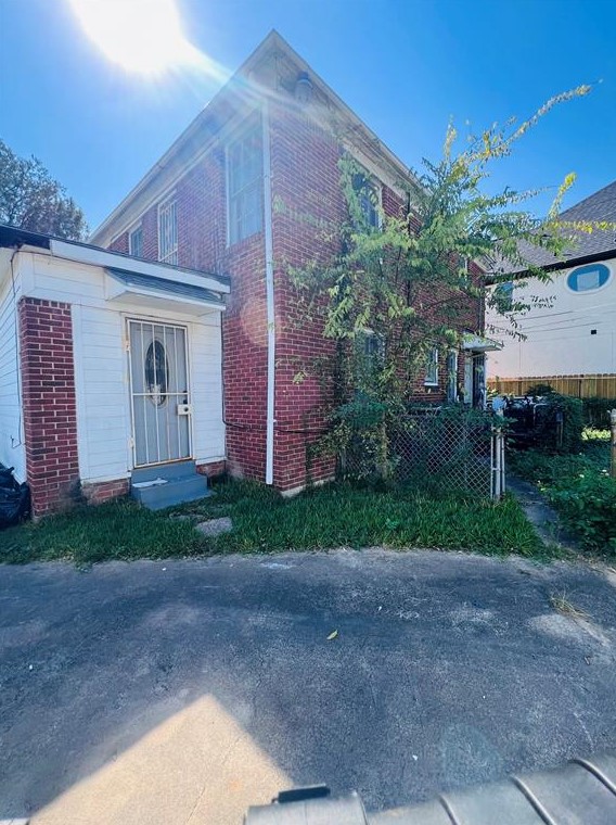 3311 Arbor St, Houston TX  77004-6351 exterior