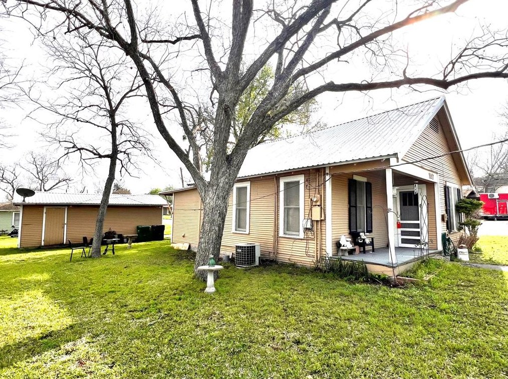 107 Mcneese St, Brenham, TX 77833