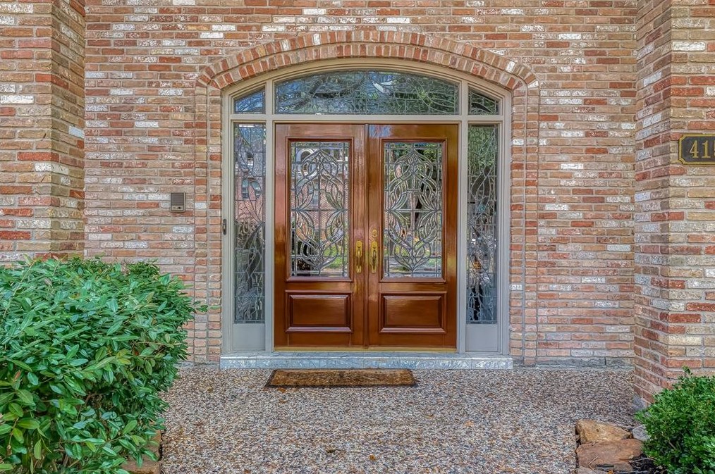 415 Sandy Blf, Houston, TX 77079-2446