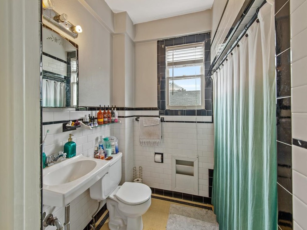 1101 Church St, Galveston, TX 77550