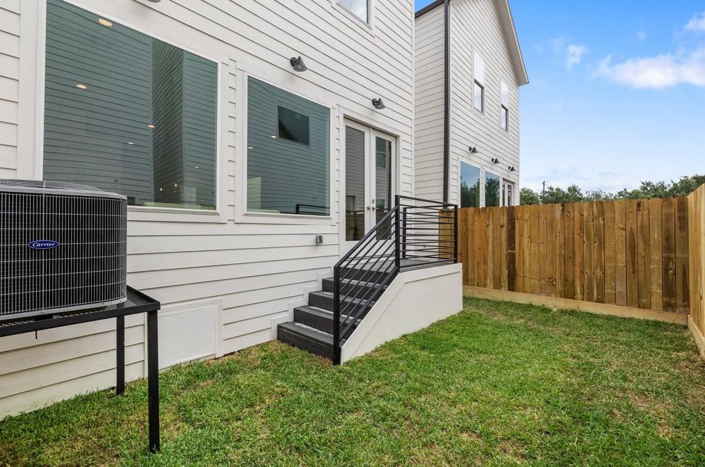 816 33 St, Houston TX  77022-5105 exterior