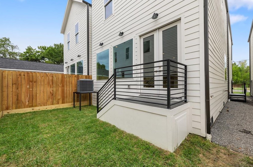 816 33 St, Houston TX  77022-5105 exterior