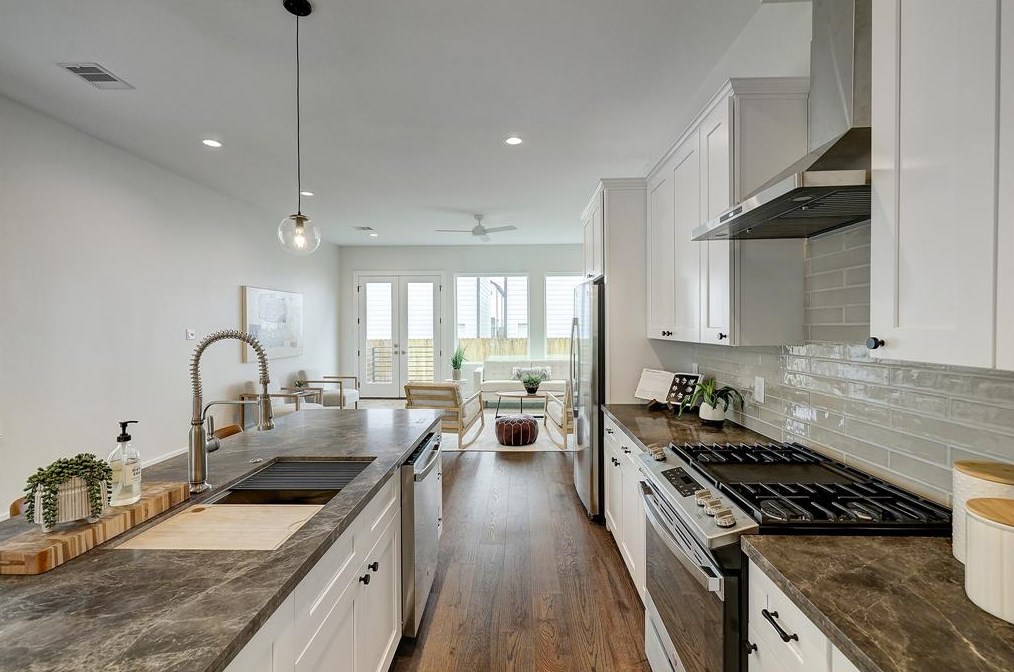 816 33 St, Houston TX  77022-5105 exterior