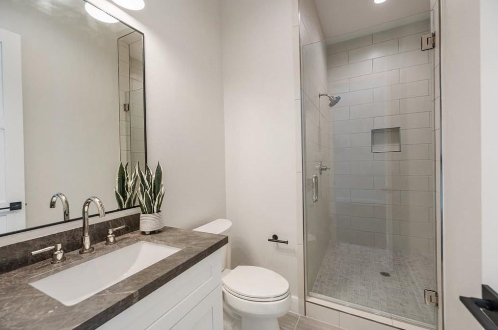 816 33 St, Houston TX  77022-5105 exterior