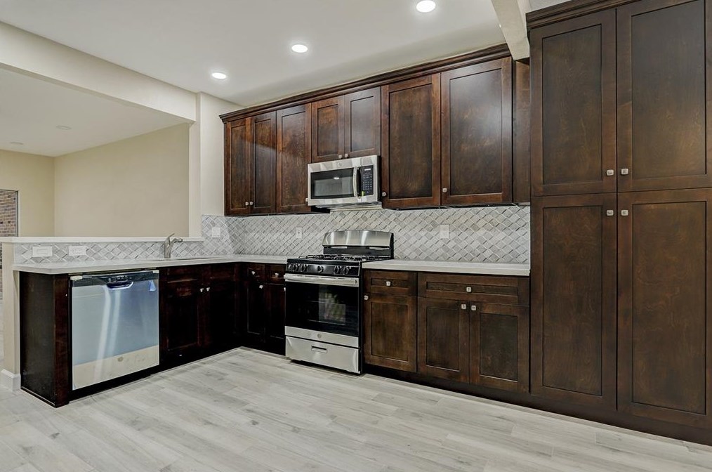 1752 Gessner Rd, Houston TX  77063-1118 exterior