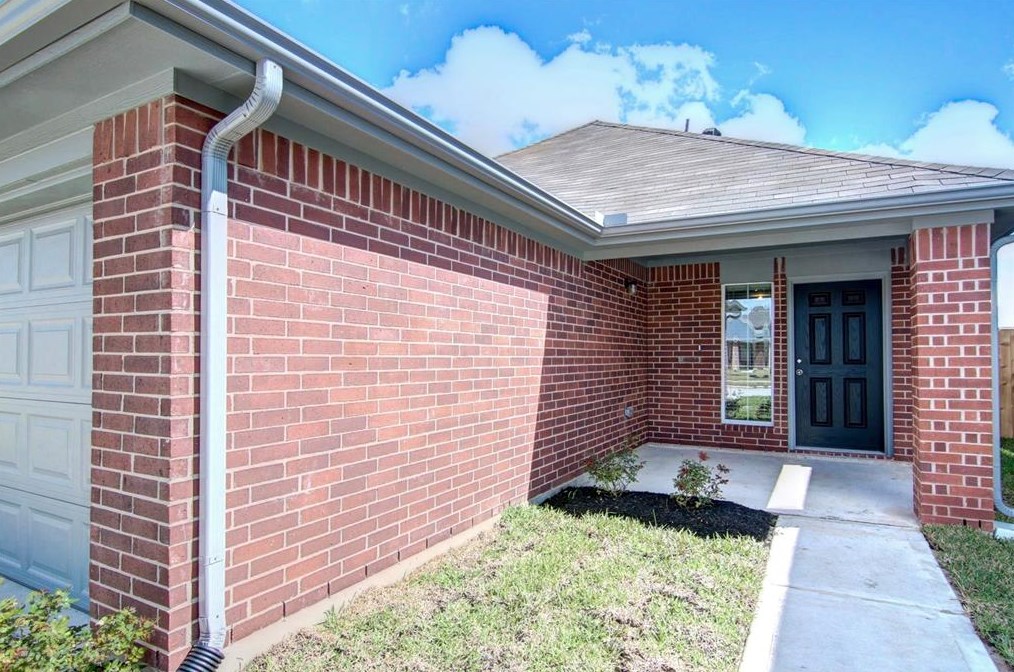 5630 Plantation Forest Dr, Katy, TX 77449-1572