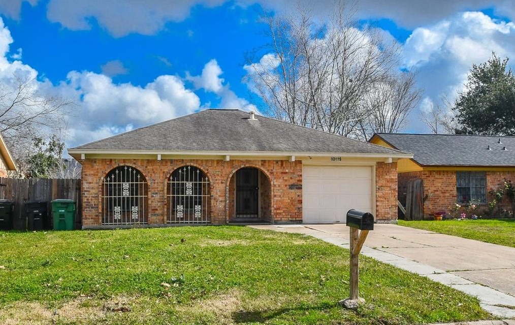 13419 Woodring Dr, Houston, TX 77045