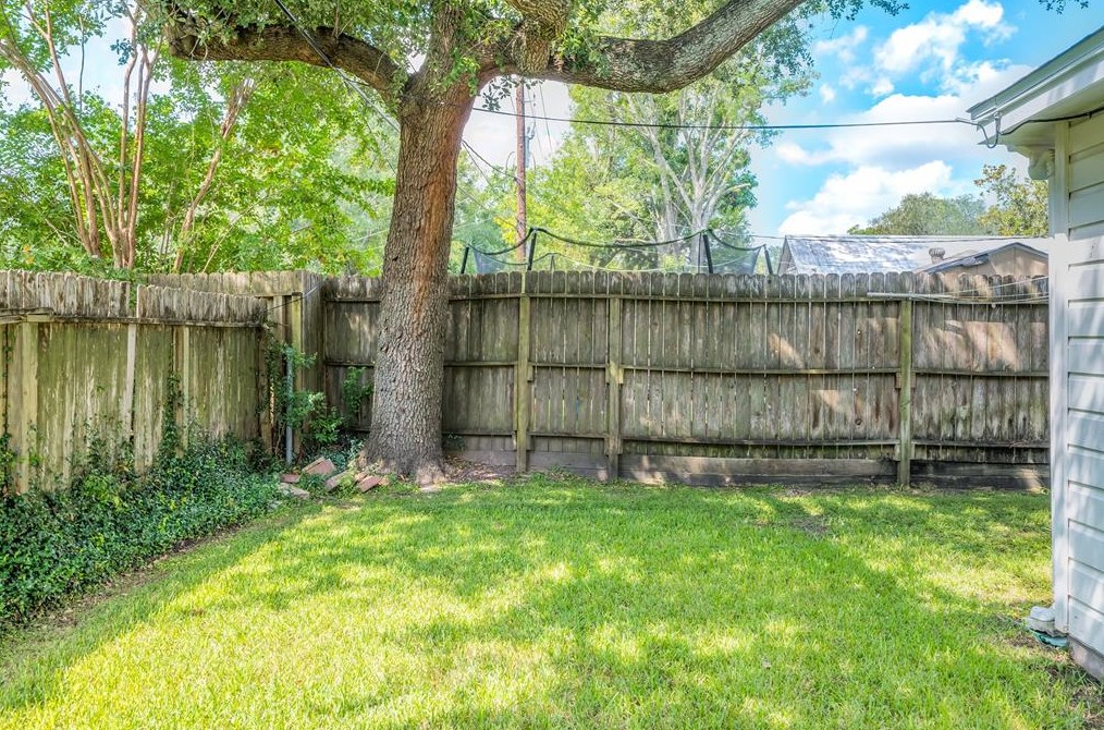 9503 Winsome Ln, Houston TX  77057-5611 exterior