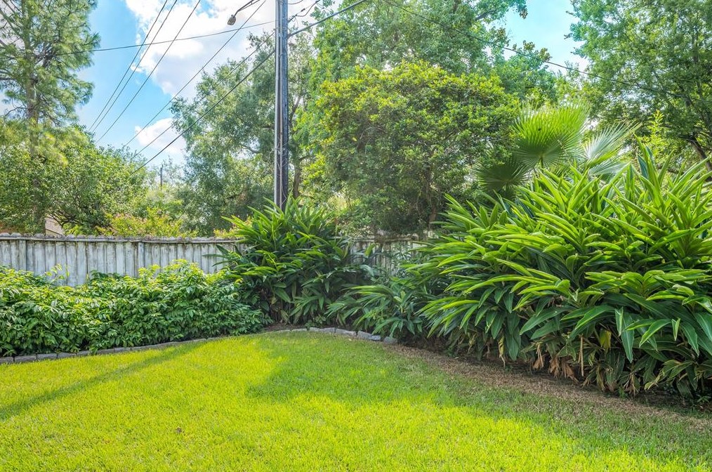 9503 Winsome Ln, Houston TX  77057-5611 exterior