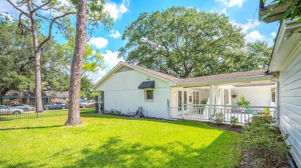 9503 Winsome Ln, Houston TX  77057-5611 exterior