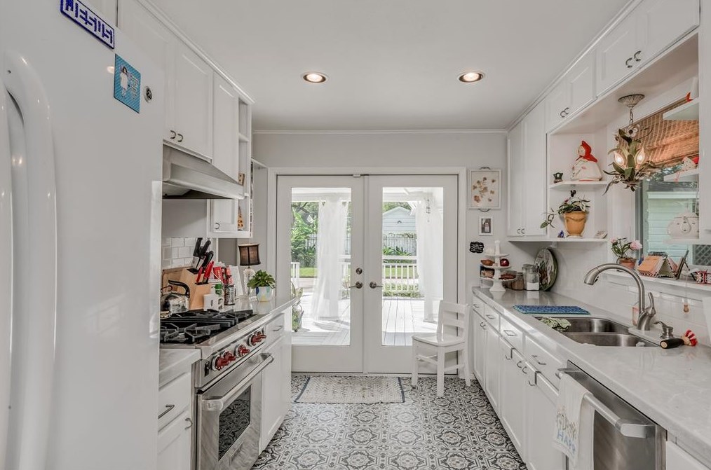 9503 Winsome Ln, Houston TX  77057-5611 exterior