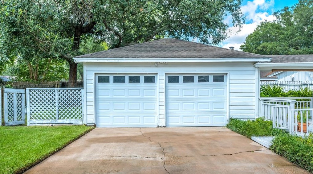 9503 Winsome Ln, Houston TX  77057-5611 exterior