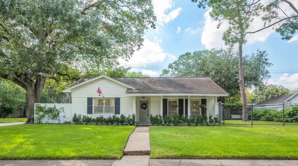 9503 Winsome Ln, Houston TX  77057-5611 exterior