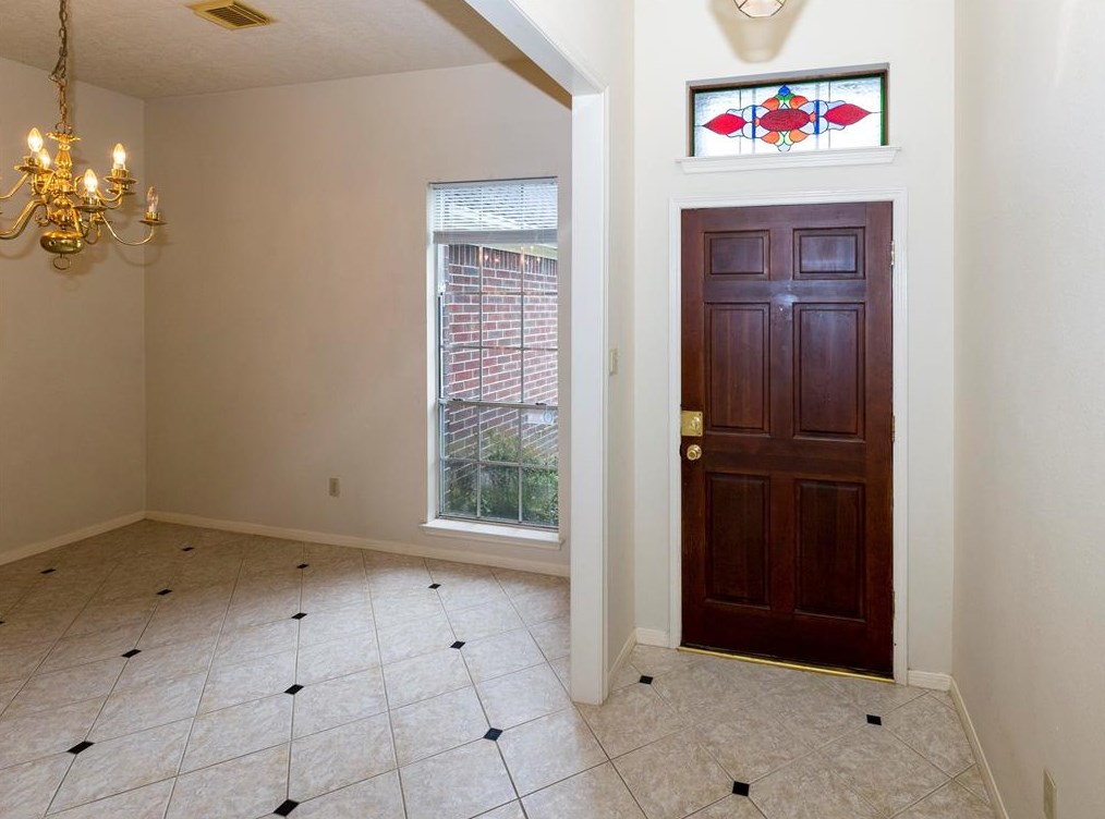 2017 Castle Dr, League City, TX 77573