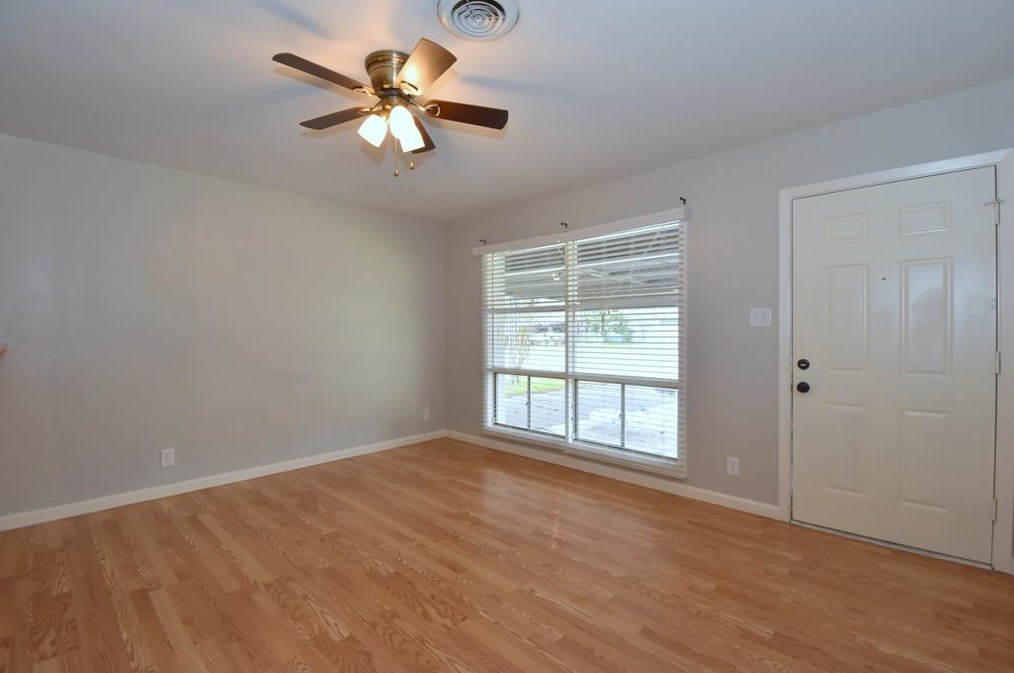 6523 Underhill St, Houston, TX 77092