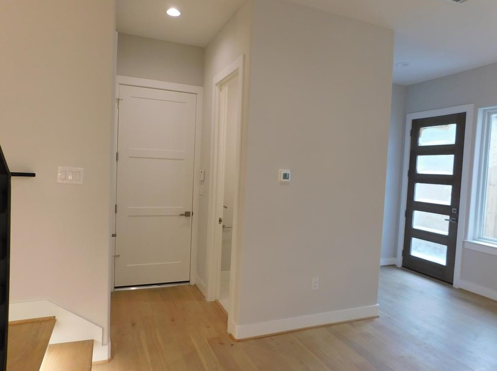 906 Knox St, Houston, TX 77007-5120