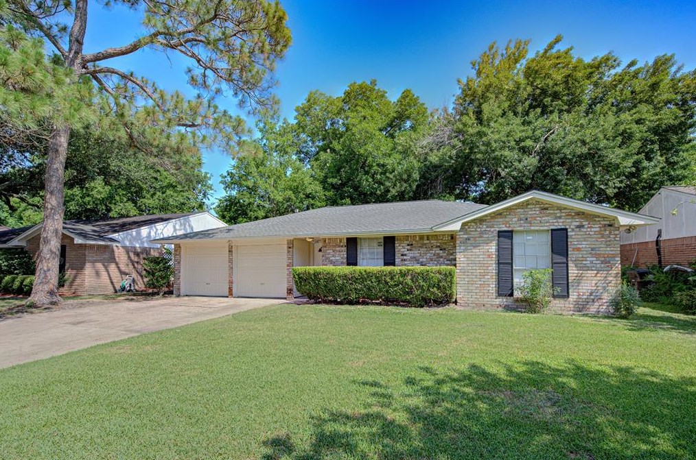 5730 Southminster Dr, Houston TX  77035-5506 exterior