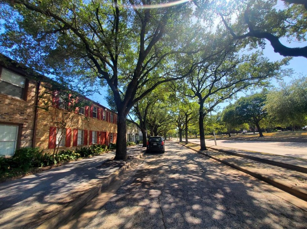 11607 Chimney Rock Rd, Houston TX  77035-2815 exterior
