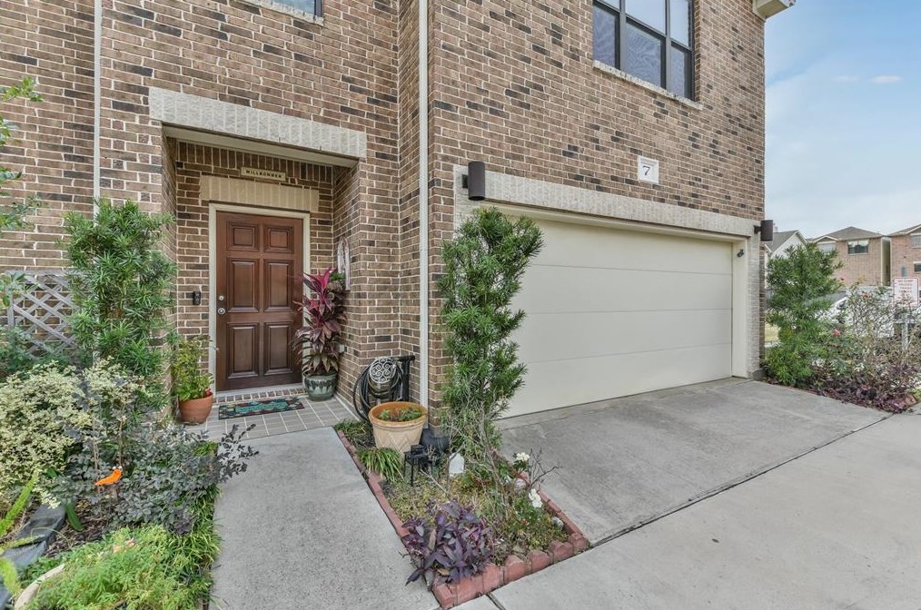 646 Westcross St, Houston, TX 77018-5556