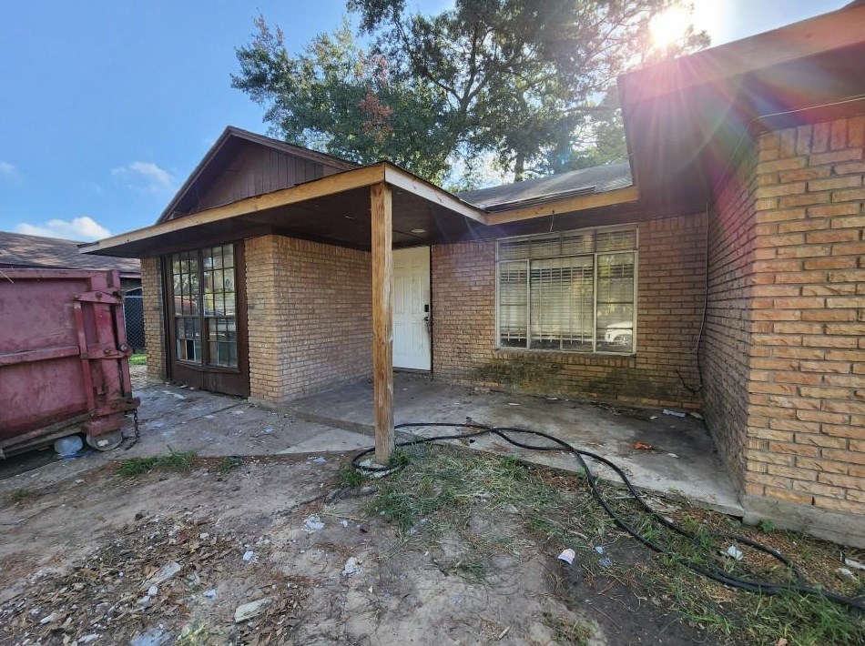 10106 Bretton Dr, Houston TX  77016-3221 exterior