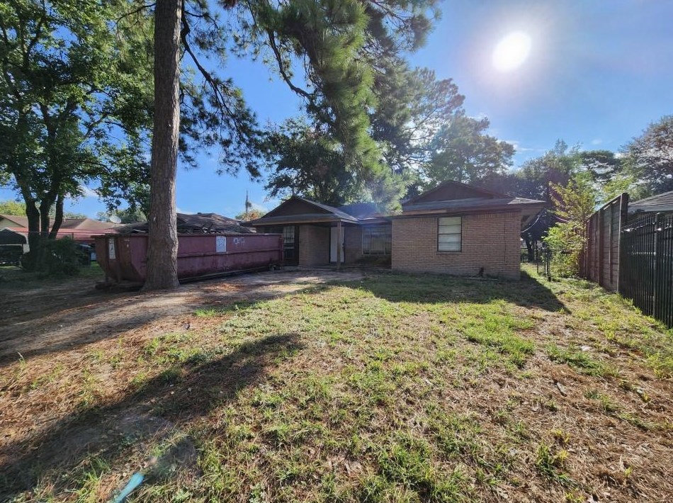10106 Bretton Dr, Houston TX  77016-3221 exterior
