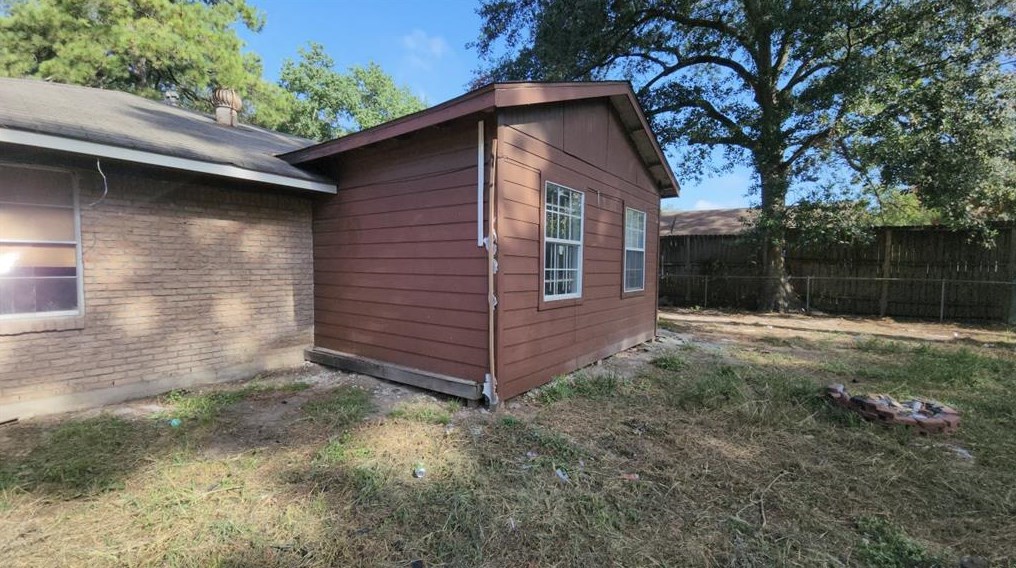 10106 Bretton Dr, Houston TX  77016-3214 exterior