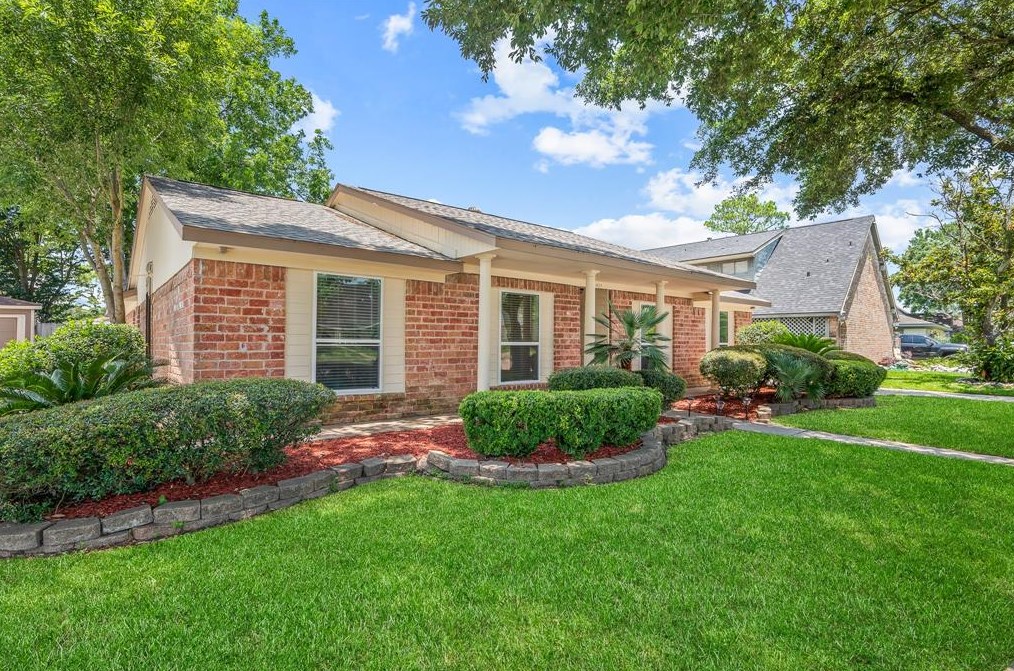 10123 Sageaspen Ln, Houston, TX 77089-4317