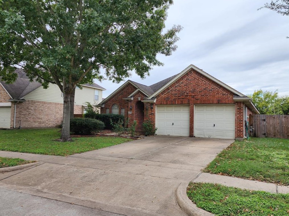 122 Annes Way, Stafford, TX 77477