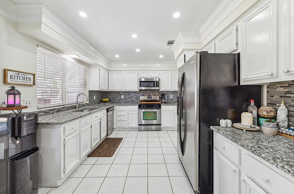 15318 Beechnut St, Houston TX 77083-5416 exterior