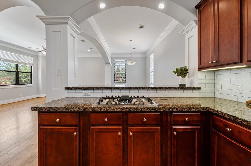 908 20 St, Houston TX 77008-3310 exterior