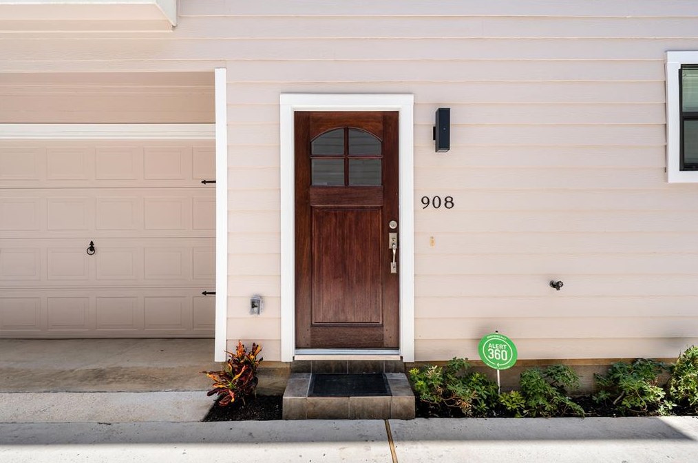 908 20th St, Houston, TX 77008-3310