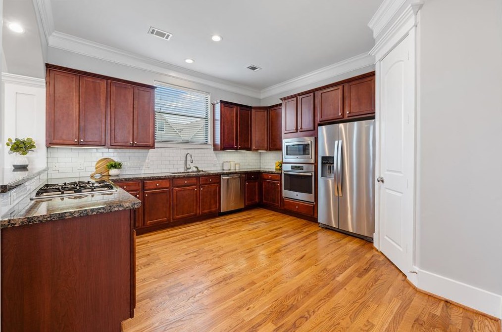 908 20 St, Houston TX 77008-3310 exterior