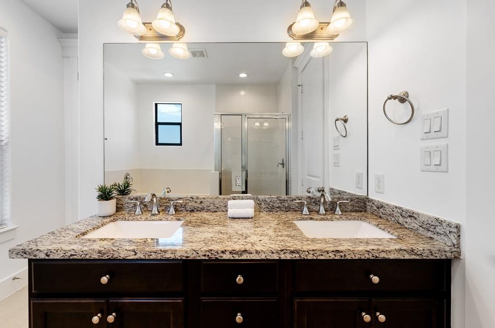 908 20 St, Houston TX 77008-3310 exterior