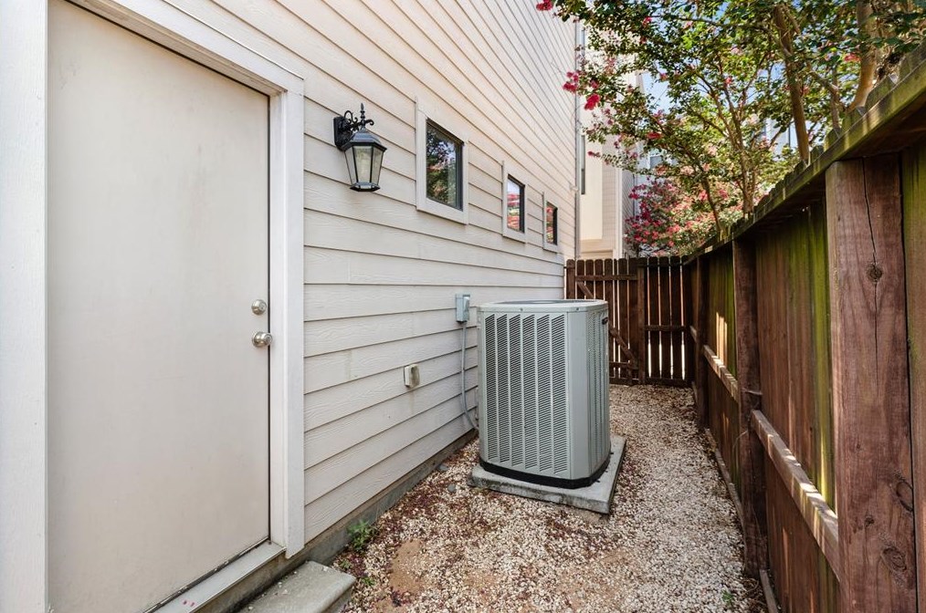 908 20 St, Houston TX 77008-3310 exterior