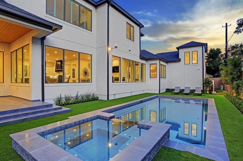 107 Fawnlake Dr, Houston TX  77079-7349 exterior