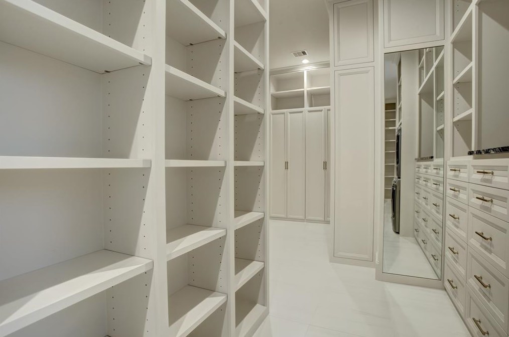 107 Fawnlake Dr, Houston TX  77079-7349 exterior