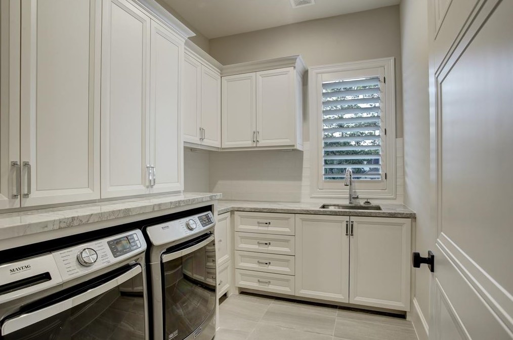 107 Fawnlake Dr, Houston TX  77079-7349 exterior