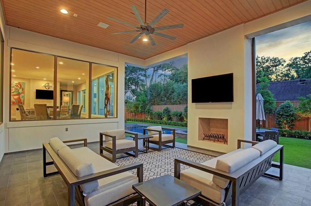 107 Fawnlake Dr, Houston TX  77079-7349 exterior