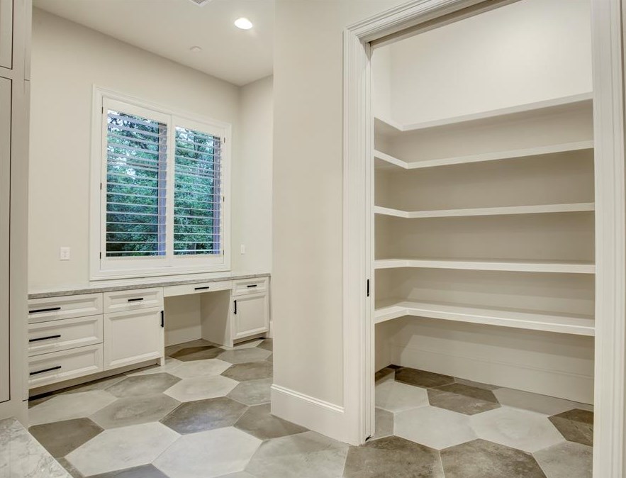 107 Fawnlake Dr, Houston TX  77079-7349 exterior