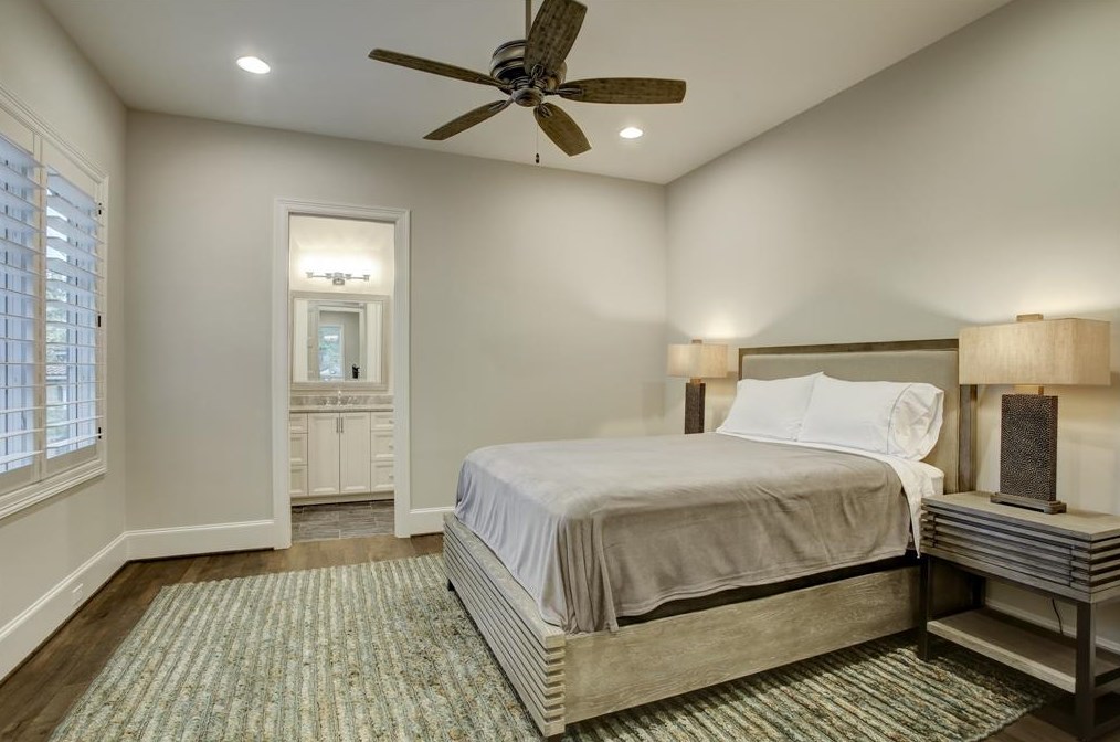 107 Fawnlake Dr, Houston TX  77079-7349 exterior