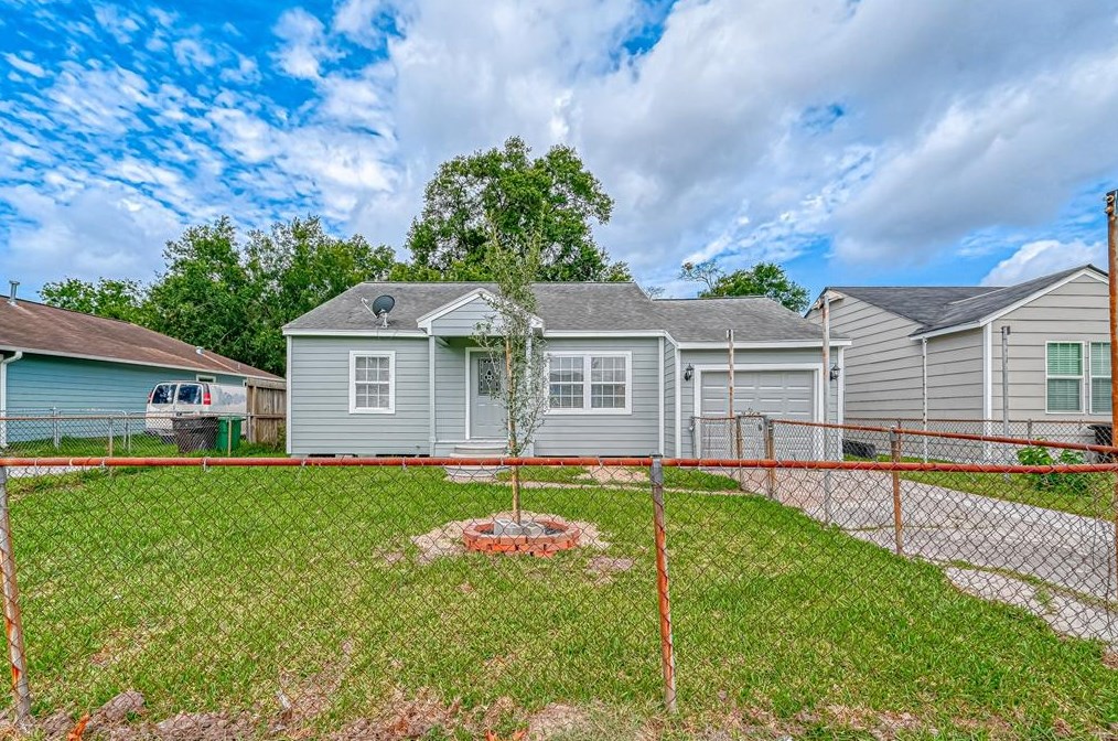1118 Woolworth St, Houston, TX 77020