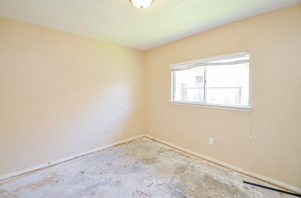 15402 Wildwood Gln Dr, Houston TX  77083-5515 exterior