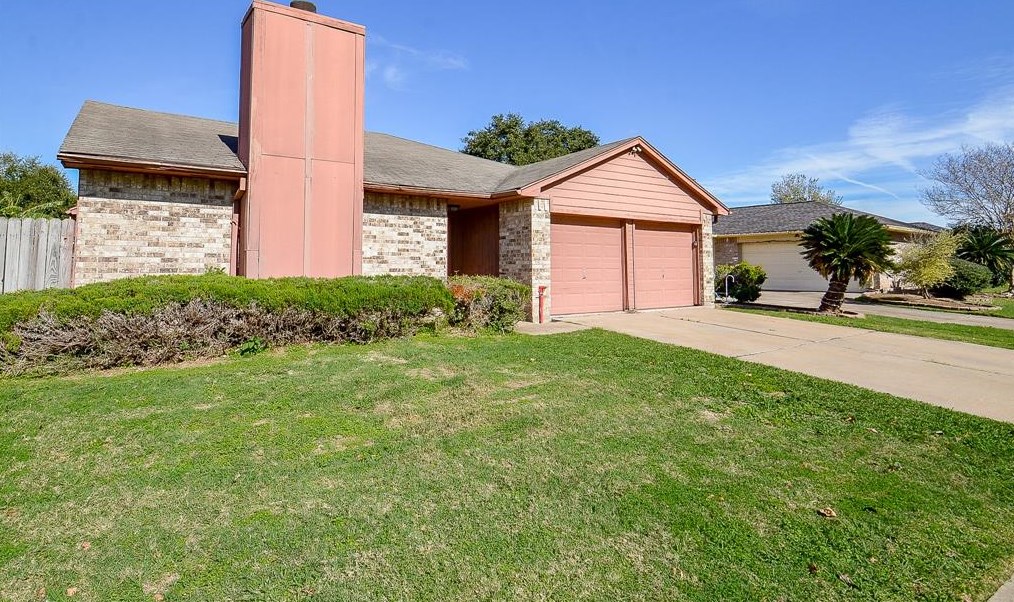 15402 Wildwood Glen Dr, Houston, TX 77083-5527