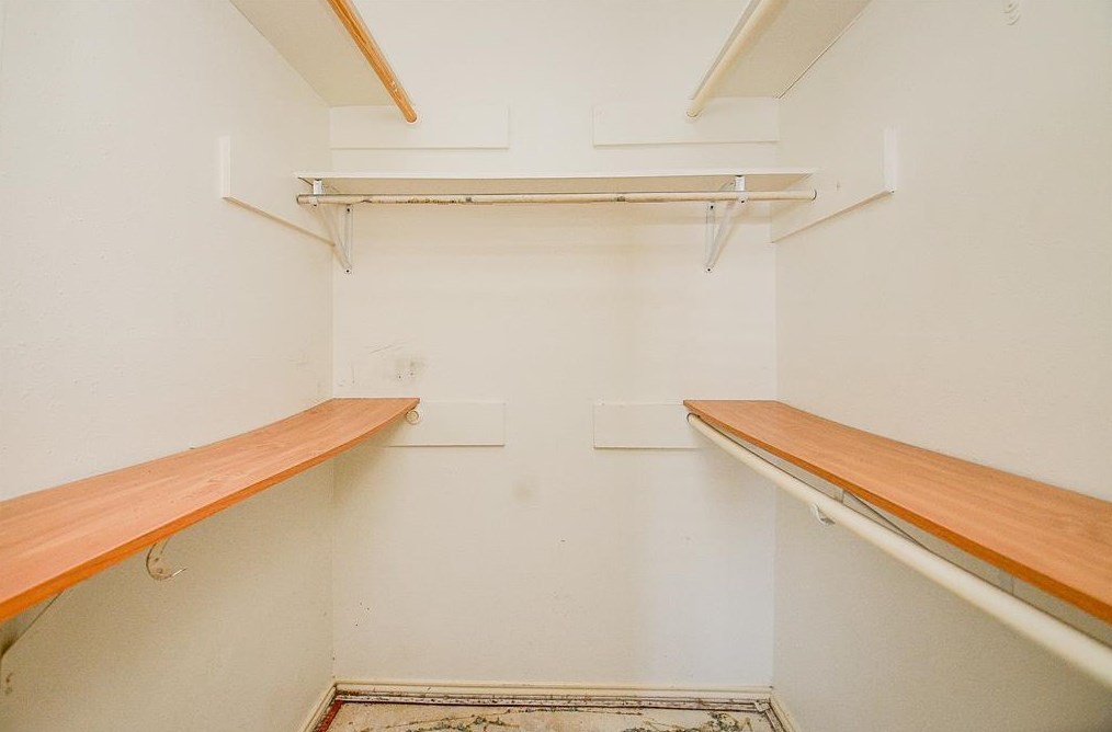 15402 Wildwood Gln Dr, Houston TX  77083-5515 exterior