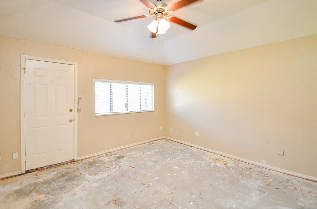 15402 Wildwood Gln Dr, Houston TX  77083-5515 exterior