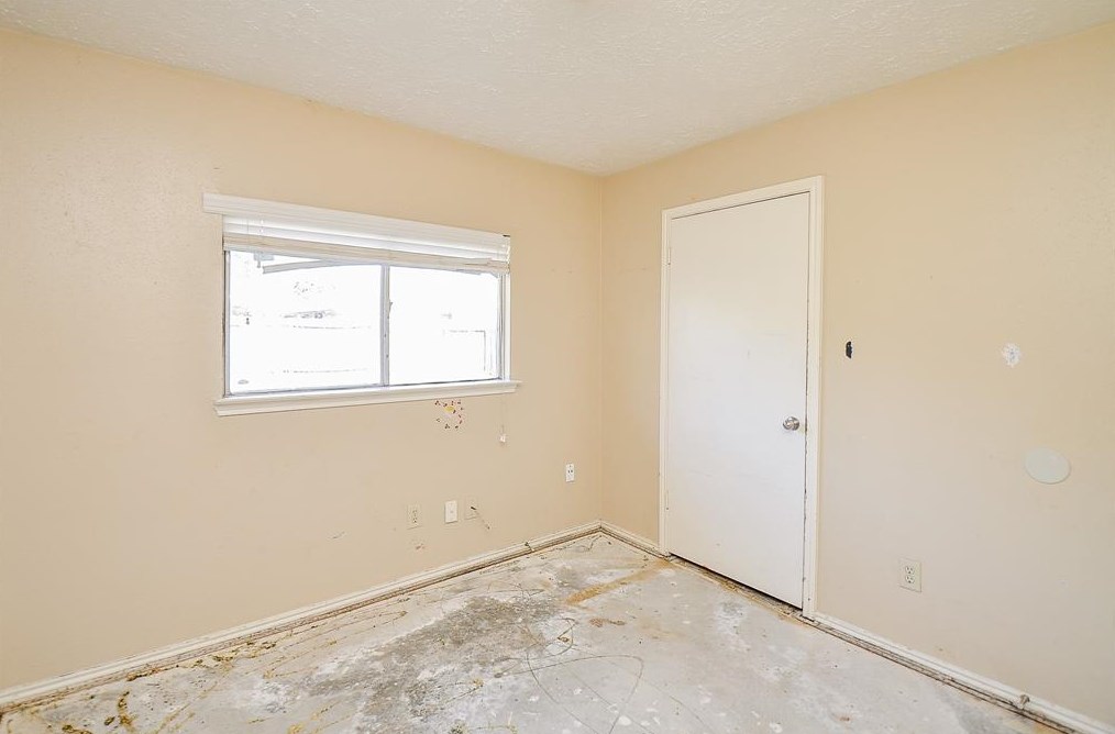 15402 Wildwood Gln Dr, Houston TX  77083-5515 exterior