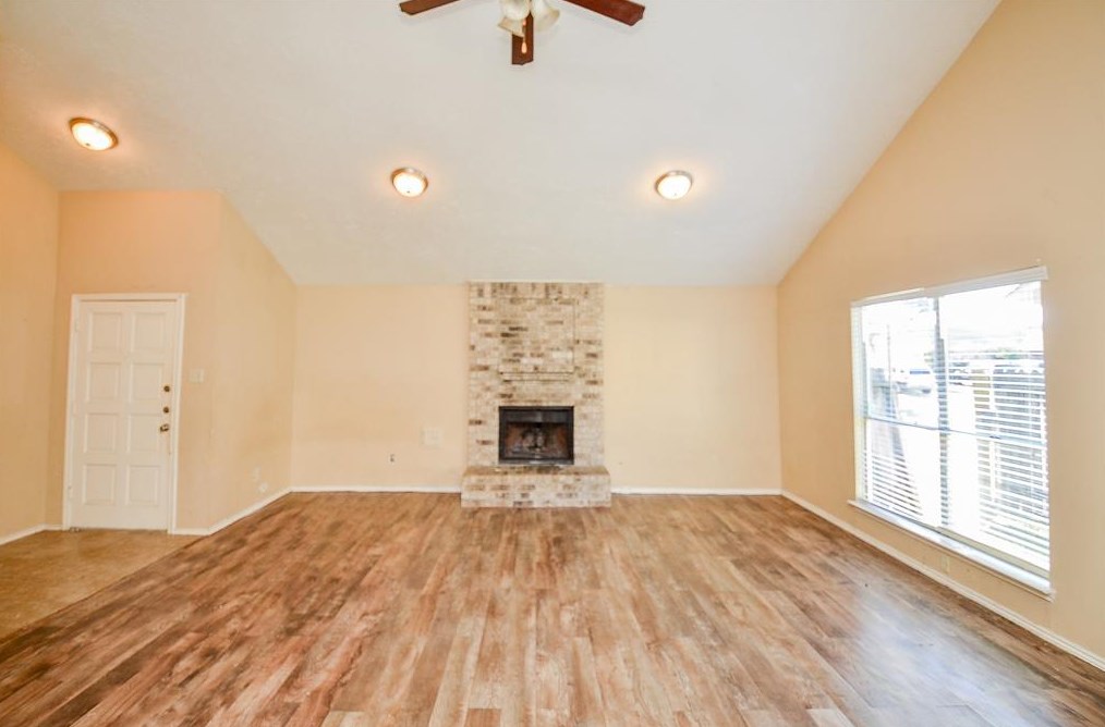 15402 Wildwood Glen Dr, Houston TX  77083-5527 exterior