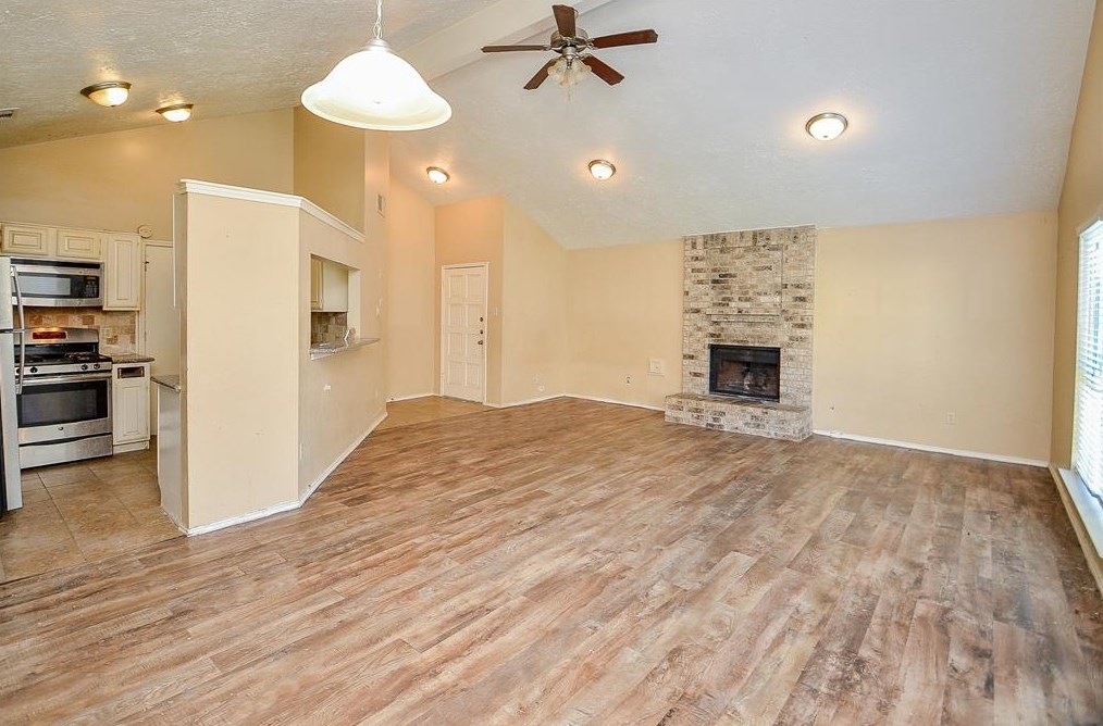 15402 Wildwood Gln Dr, Houston TX  77083-5515 exterior