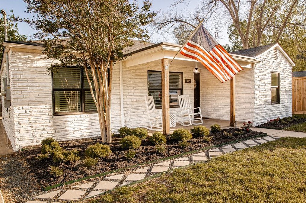 302 W Mansfield St, Brenham, TX 77833