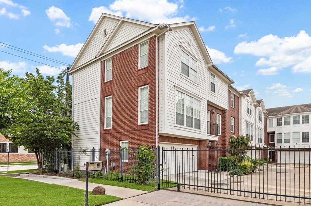 2260 La Branch St, Houston, TX 77002-8934